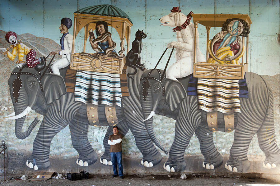 Oscar Ortega, sculptor, Tijuana.  © Stefan Falke http://www.stefanfalke.com/
